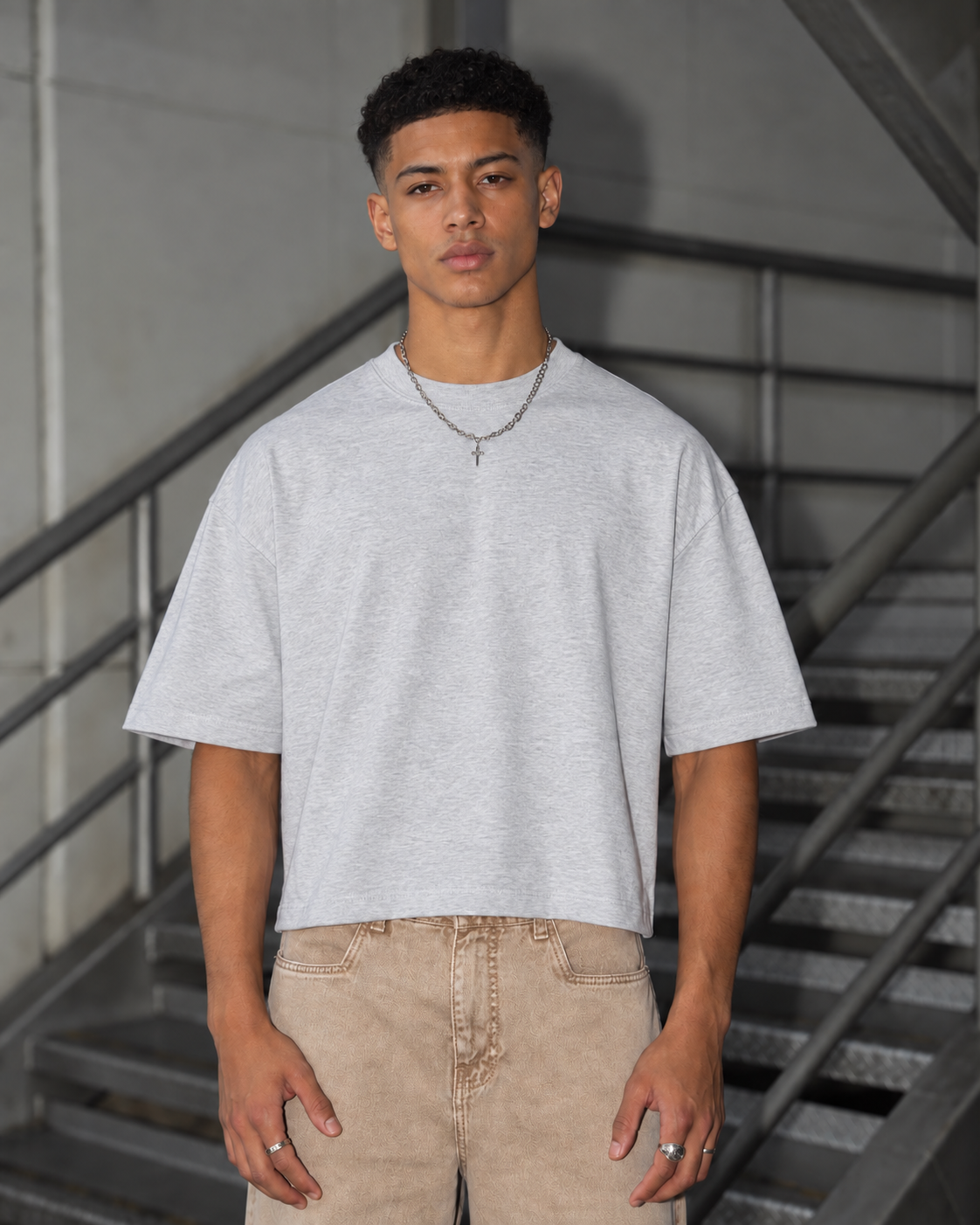 Polera Boxy Fit Gris Melange 220 GSM - modelo frente