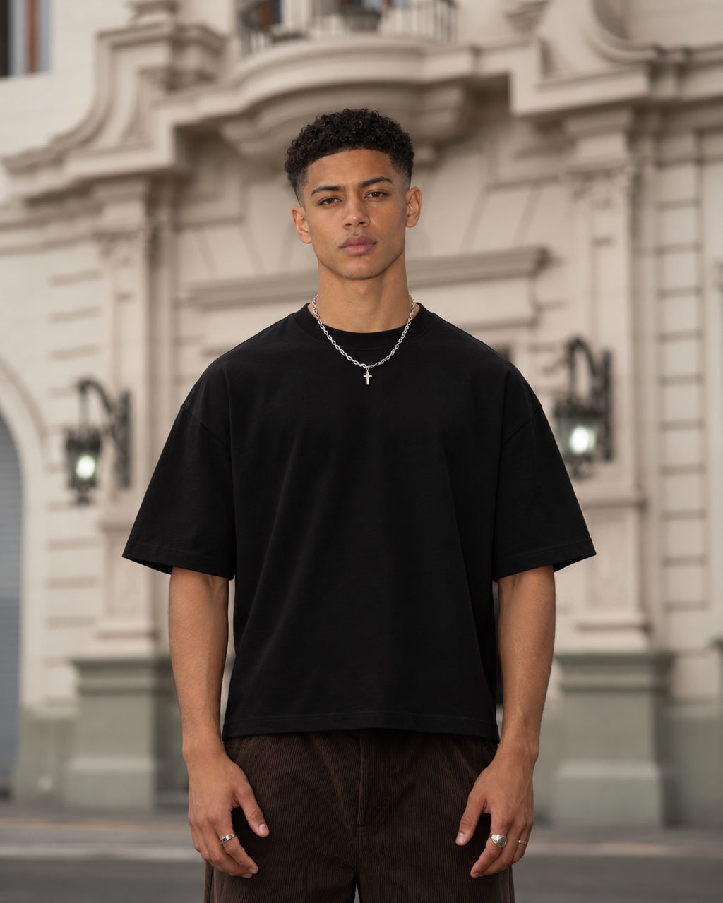 Polera Boxy Fit Negra 220 GSM - modelo frente