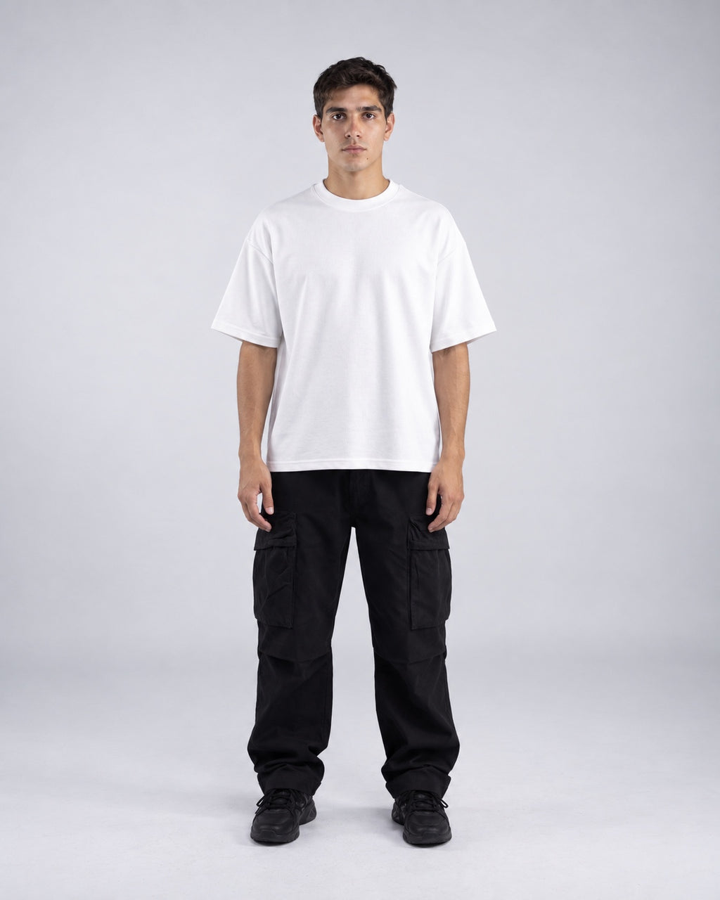 Polera Semi Oversize Blanca 220 GSM - cuerpo completo