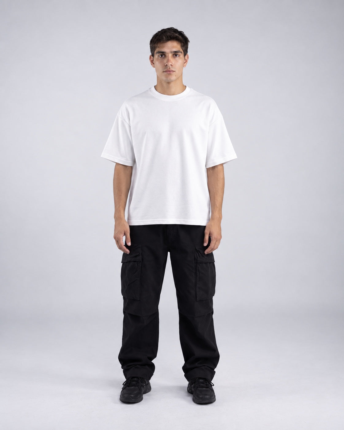 Polera Semi Oversize Blanca 220 GSM - cuerpo completo